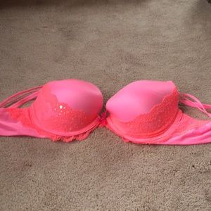 NWT Victoria’s Secret very sexy push up bra